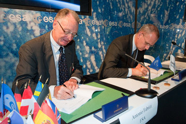 Signature of the ESA/Arianespace Frame Contract for the Procurement of Launch Services